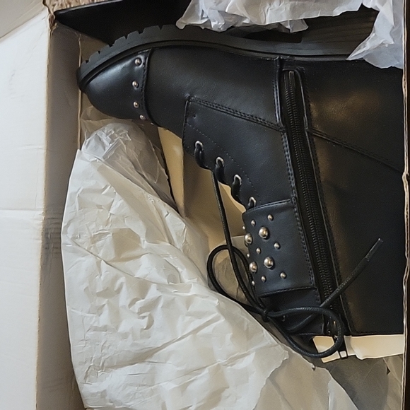 Black combat boots with silver detail - Picture 2 of 9